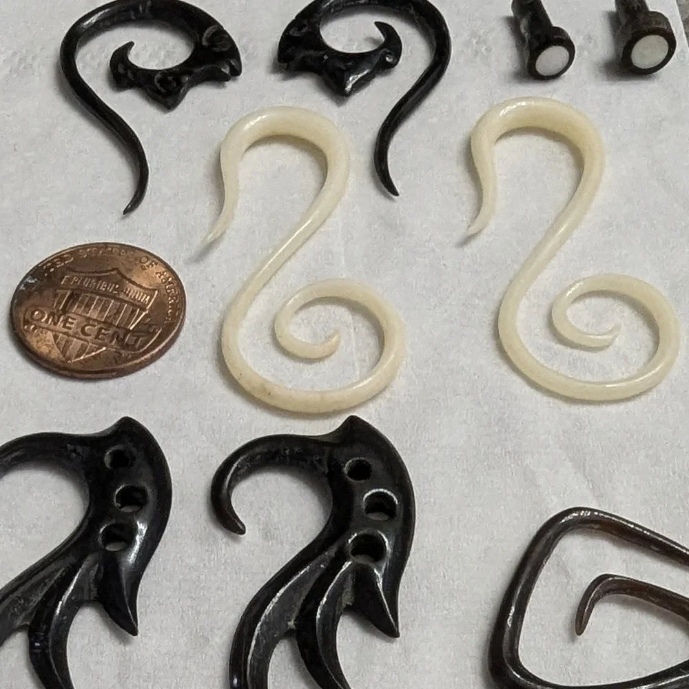 8g 1 pair of Large Long Ivory colored Bone Spiral gauged earrings Hand Carved
